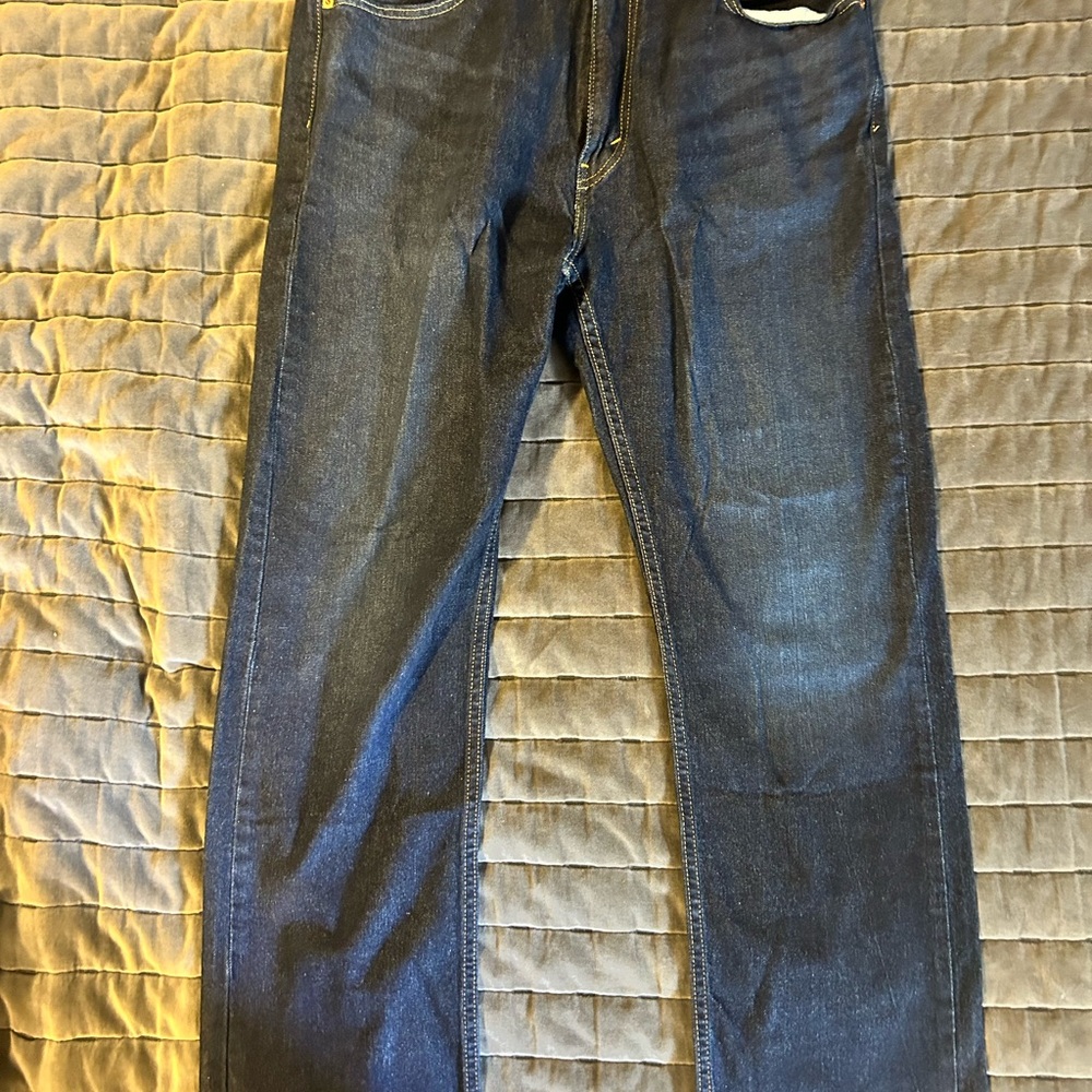 Straight Blue Jeans with Classic Denim Style